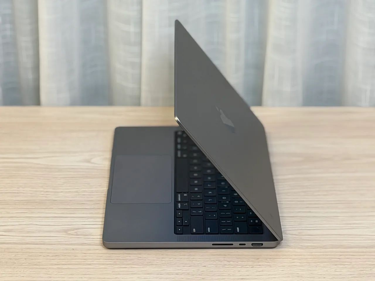 MacBook Pro 14 Polegadas M1 Pro 16GB 1TB SSD - Seminovo