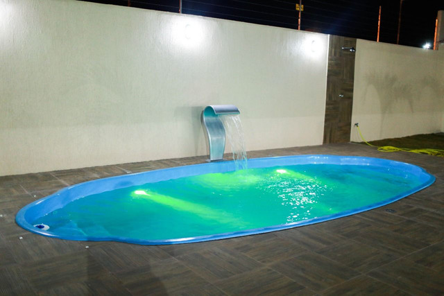 Piscina de fibra na promoção! Ligue agora