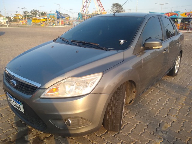 FORD FOCUS SEDAN 2011