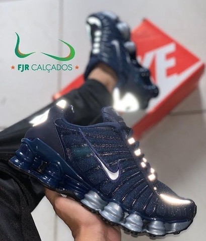 tênis nike refletivo preto