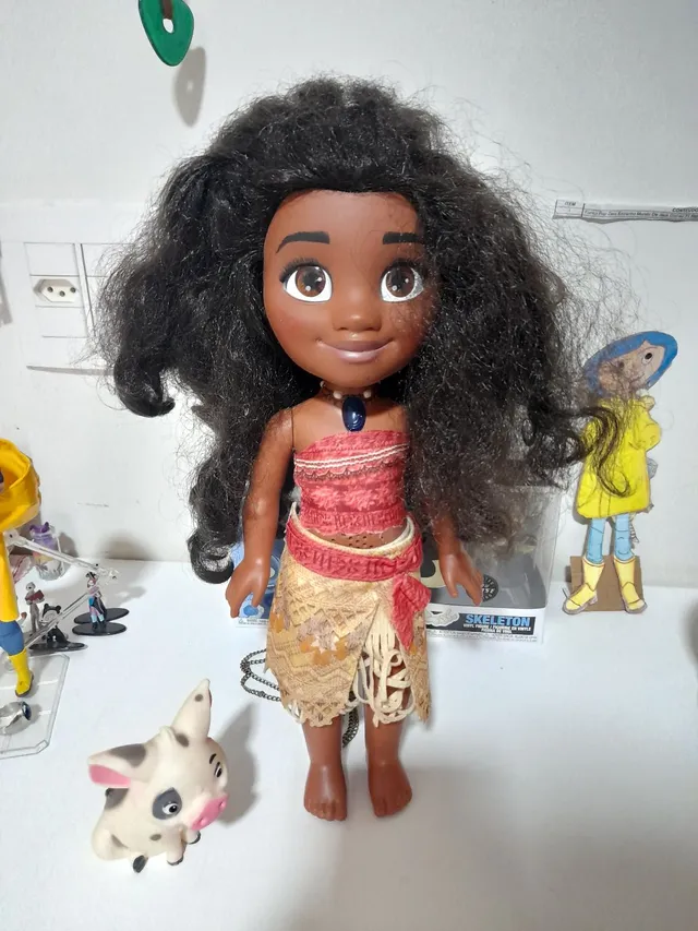 Brinquedo Boneca Princesa Moana 45cm e Porquinho Pua 8cm Disney em