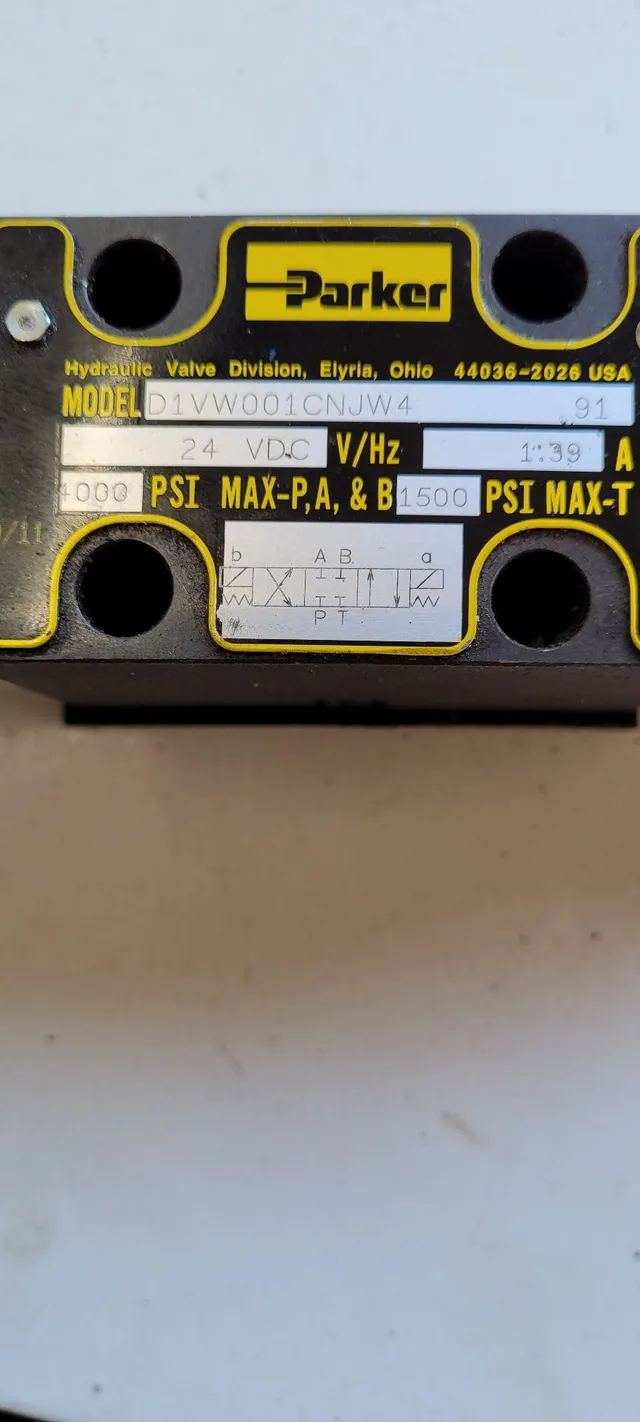 Vende se um comando idraulico eletrico