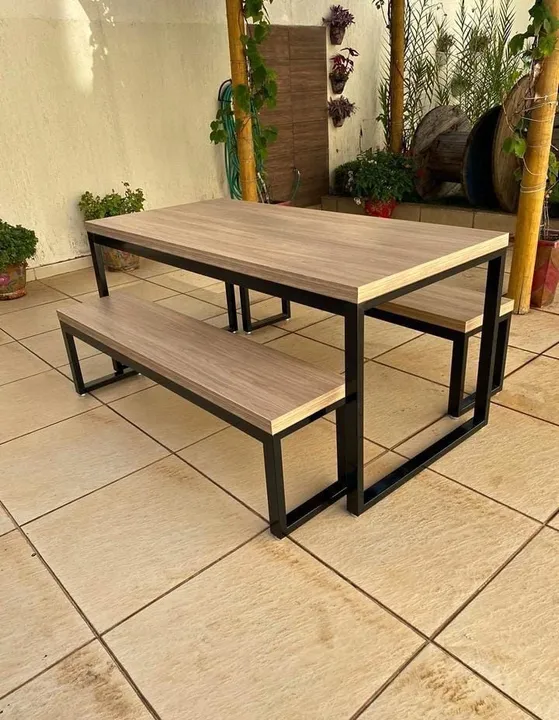 Mesa de Jantar com Bancos em Madeira e Ferro