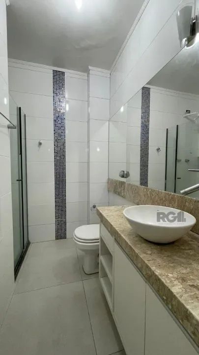 Excelente duplex de 2 dormitórios semi mobiliado. Living da parte inferior com espaço que  - Foto 6