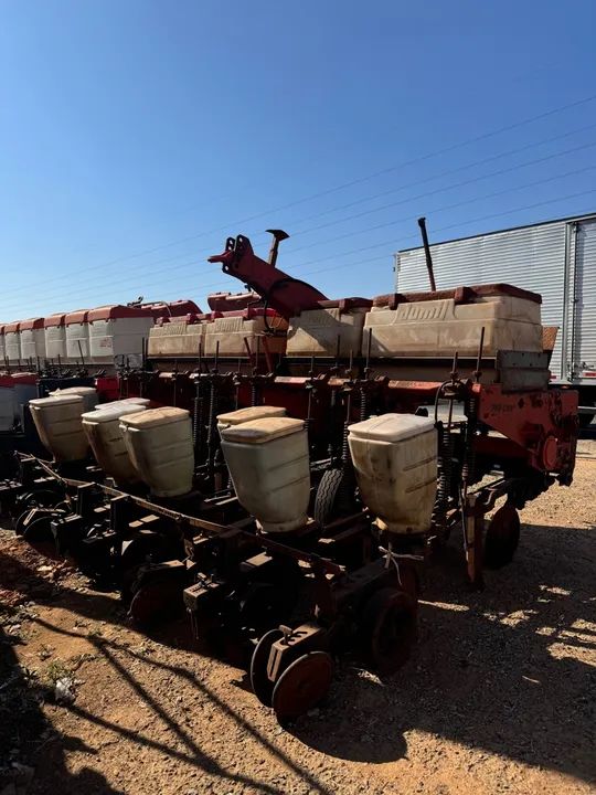 Plantadeira Jumil 8 linhas pivotada