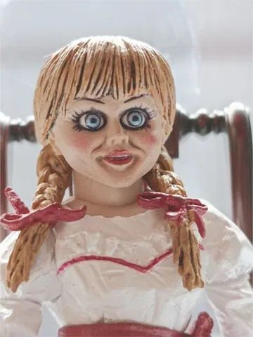 Figura Annabelle Volta Pra Casa Invocação Mal Neca Original - Foto 4