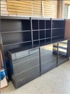 Kit loja Preto - 2 Estantes Prateleiras + 1 Colmeia + 3 Balcões Vitrine