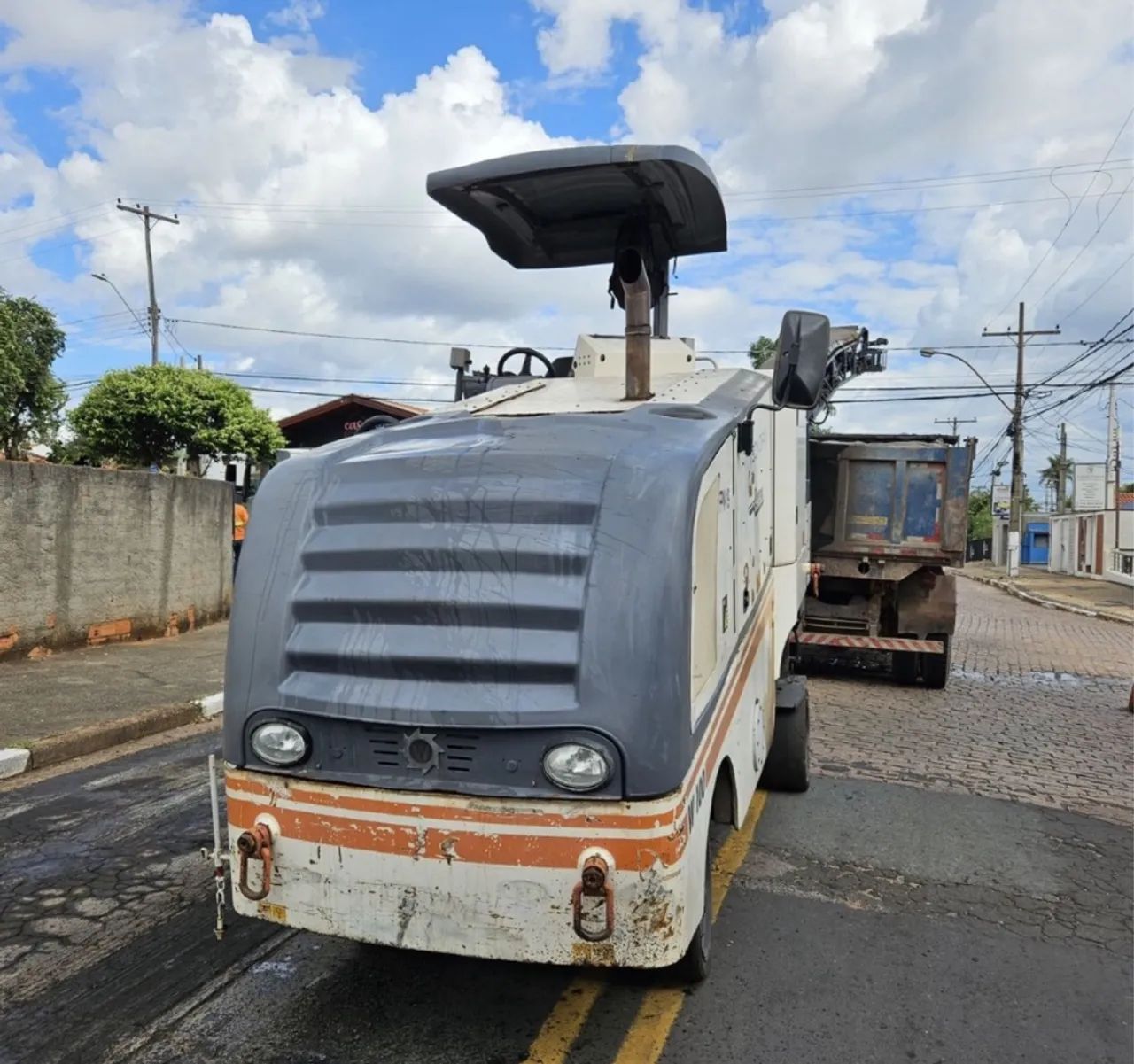 Fresadora de Pneus Wirtgen W100 ano 2011 com 8200 horas, em SP - Foto 2