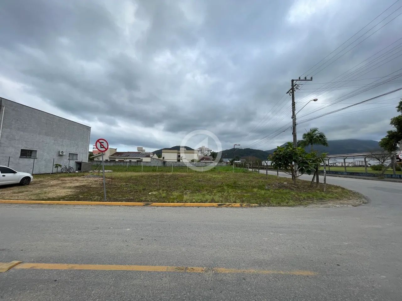 Terreno de esquina no centro da cidade