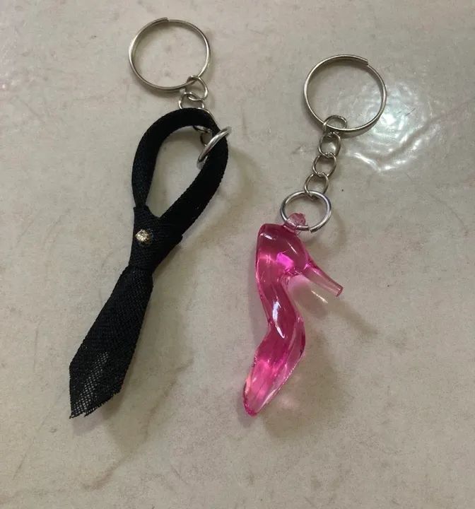 Par de chaveiros - Gravata e Sapato