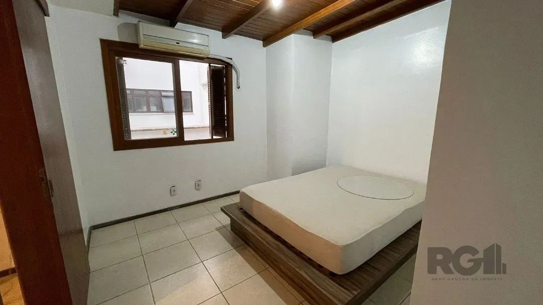 Excelente duplex de 2 dormitórios semi mobiliado. Living da parte inferior com espaço que  - Foto 14