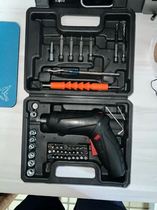 Parafusadeira/Furadeira com Kit de Bits