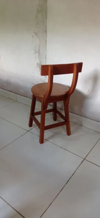 Banqueta Baixa de Madeira com Encosto - Foto 2