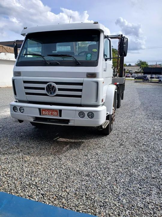 Caminhão poliguindaste