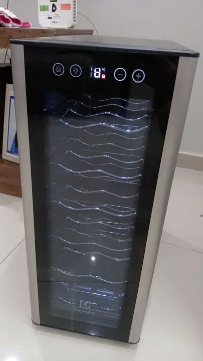 Adega climatizada Electrolux 12garrafas