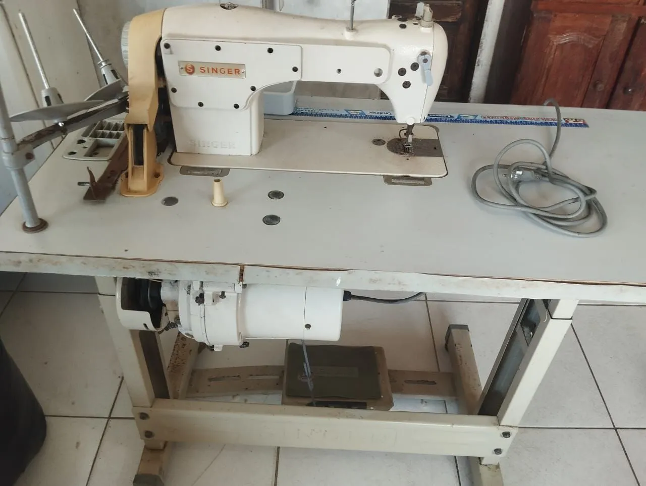 Máquina de Costura Industrial Singer