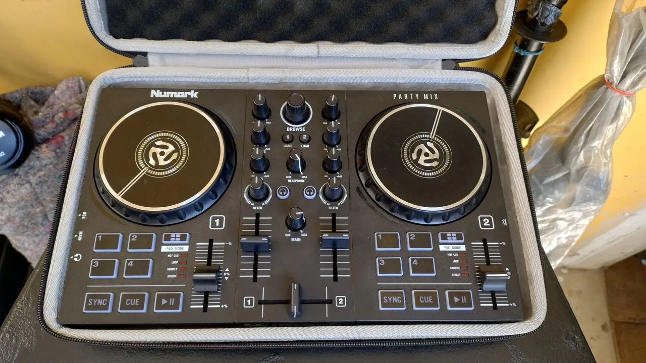 Controladora, Numark Party Mix - Equipamentos e Acessórios de Som