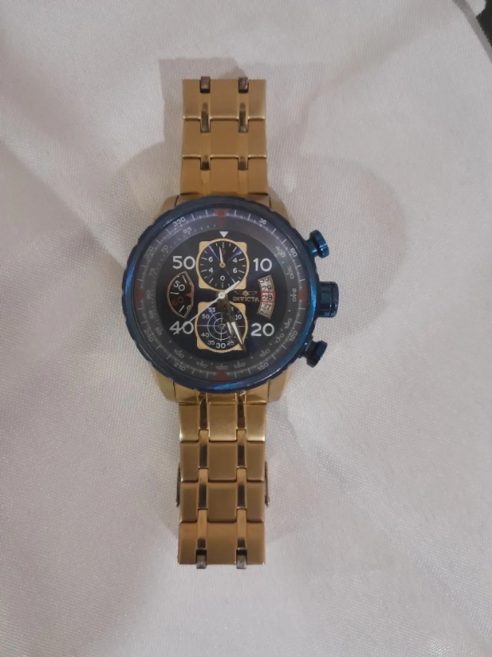 Relógio Invicta dourado com azul. Aceito troca por celular. Aceito oferta.