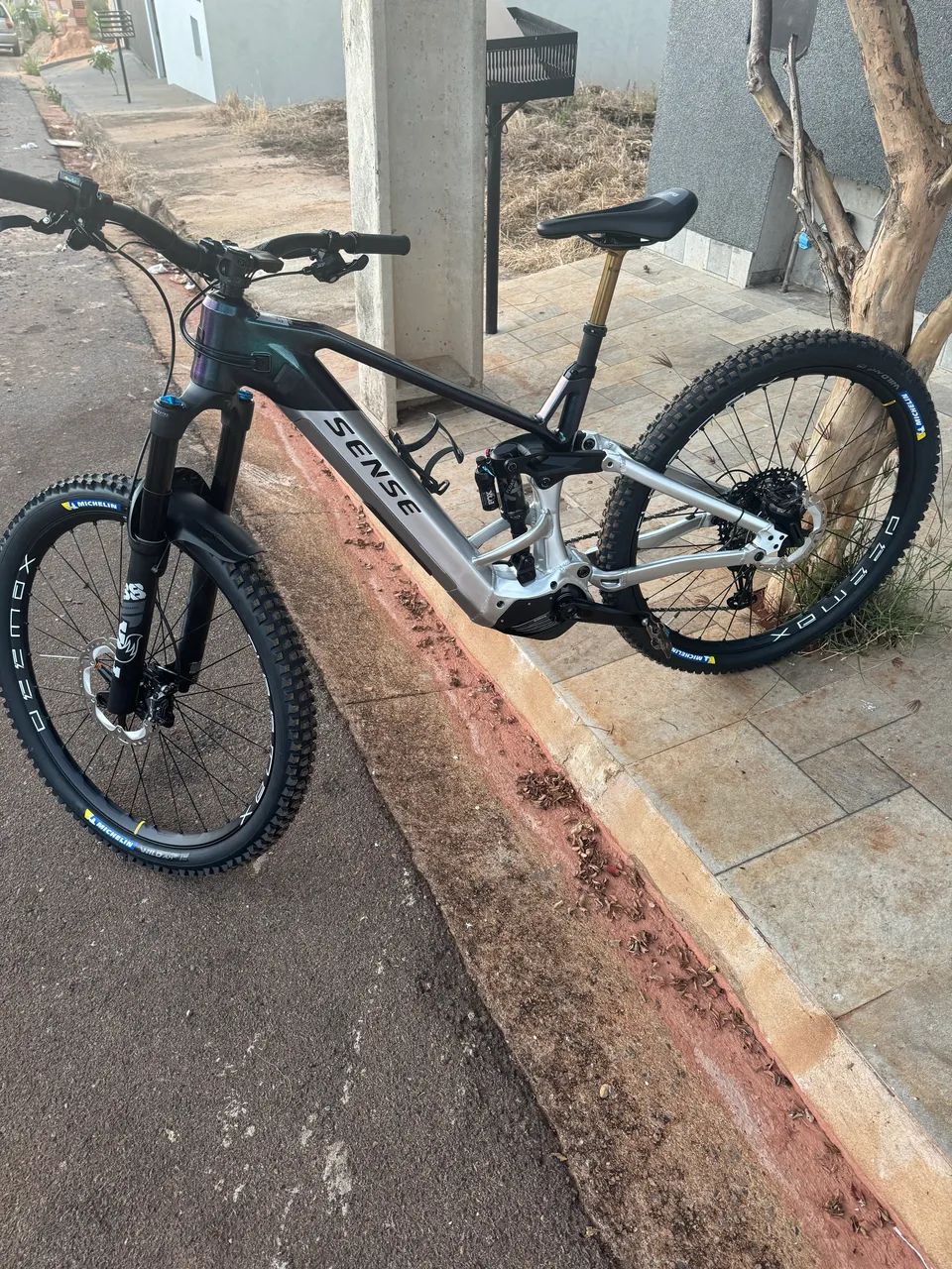 Bicicleta Exalt E-trail AL Race Forty-5 2025 