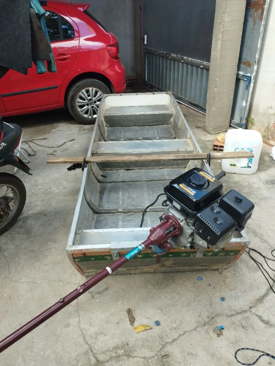 Barco de alumínio com motor
