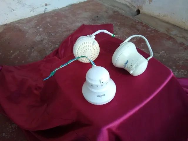 3 chuveiros de 110v.64872569028098121