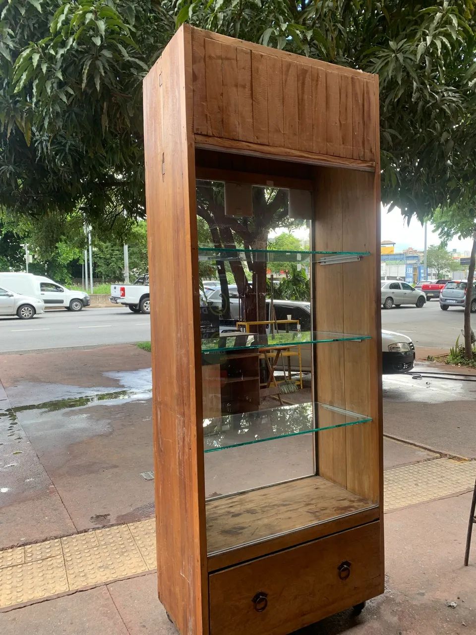 Vitrine Rústica com vidro (Madeira demolição)