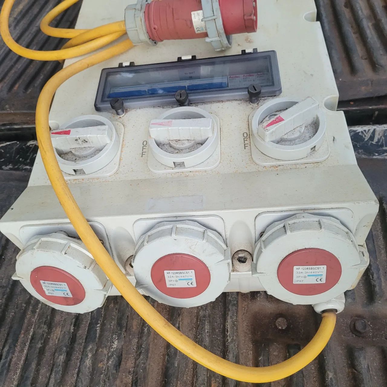 Quadro de Tomadas Industrial - Alta Resistência agua para canteiro de obras  com 3 tomadas - Foto 4