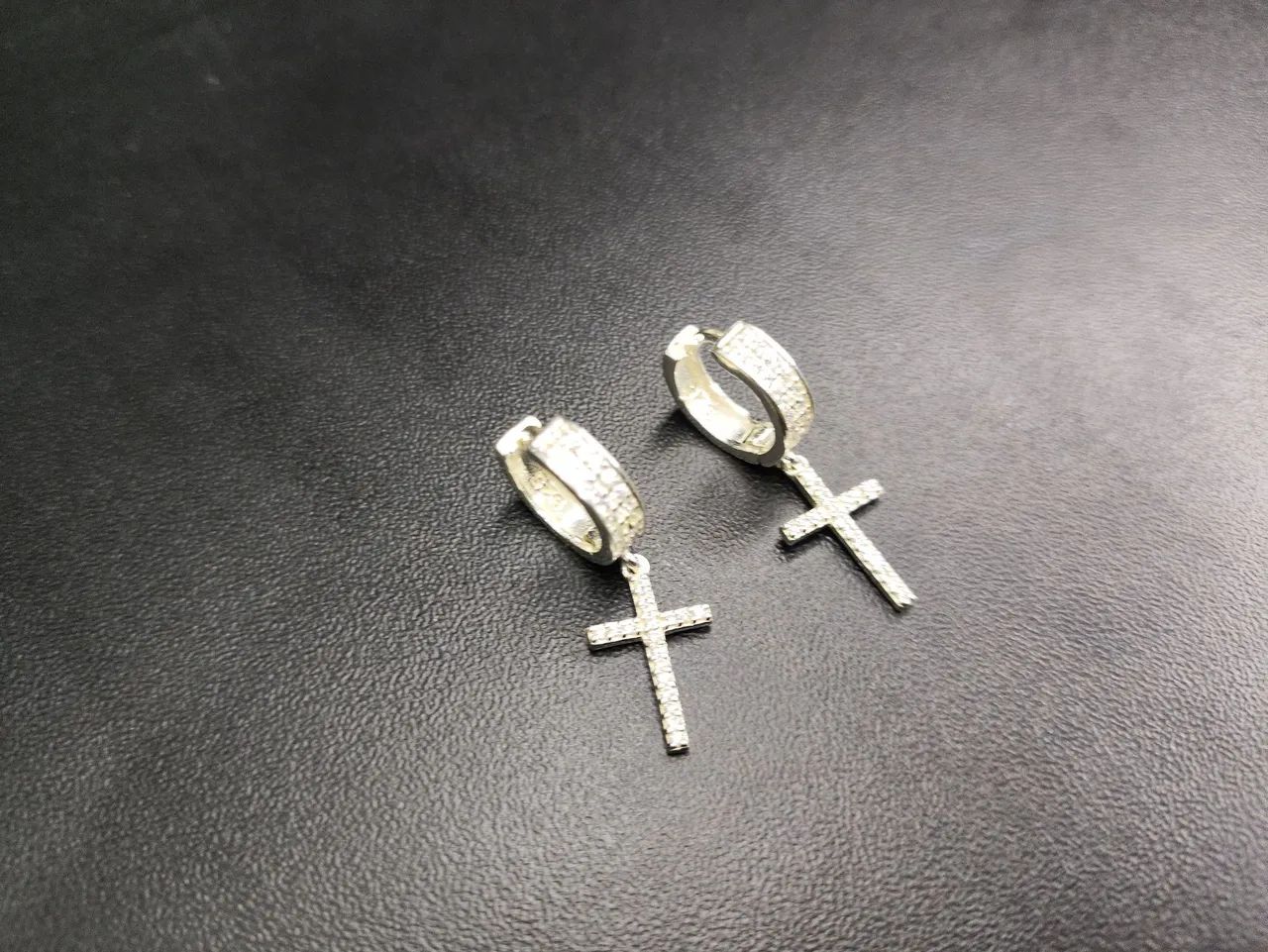 Brincos Cruz em Prata 925 com Zircônias - Foto 4