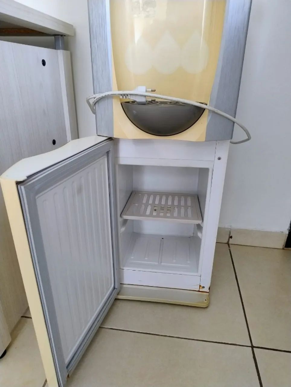 Bebedouro com espaço refrigerado - Foto 3