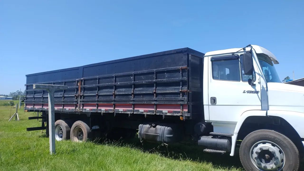 Caminhão L 1620 