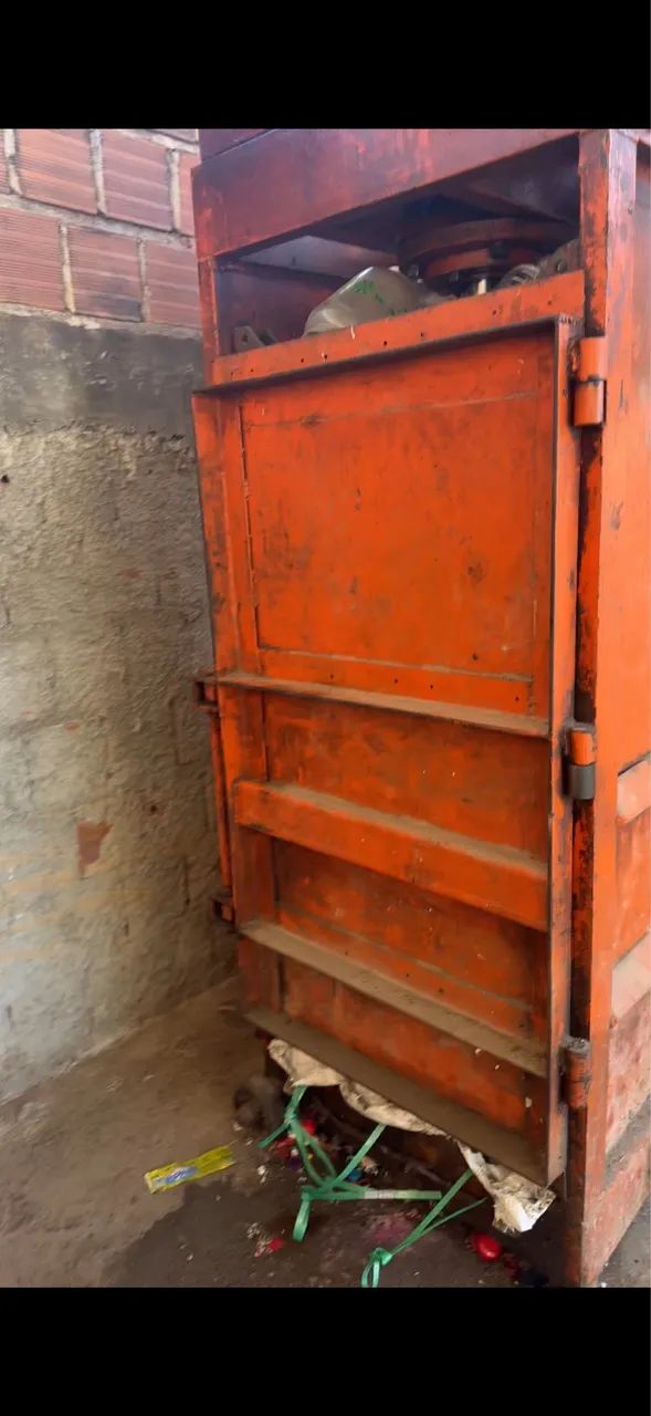 Prensa enfardadeira 12.000,00 pra hoje!!! 