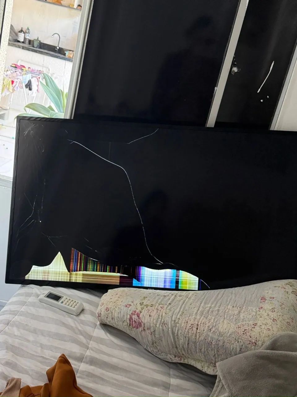 TV 43 polegadas com tela quebrada64595431877889120