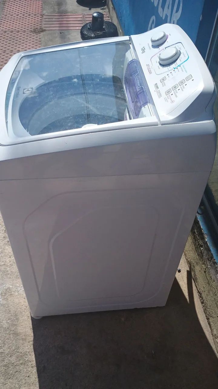 Vendo máquina Electrolux 12 kg  - Foto 3