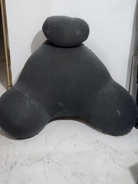 Almofada pra encosto com apoio, puf.