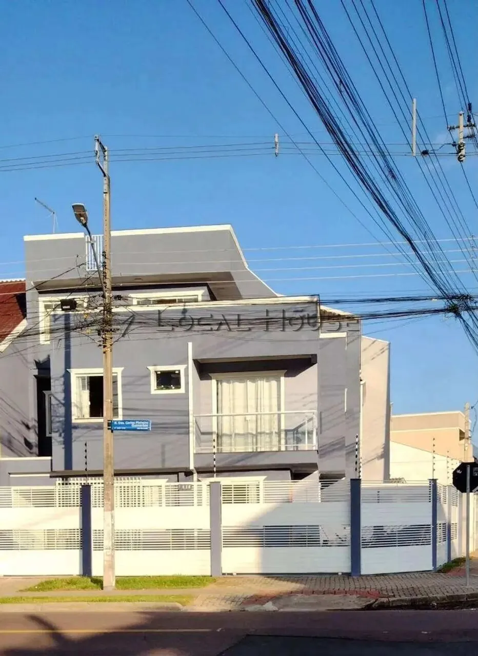 Sobrado à venda em Curitiba, Sítio Cercado, com 3 quartos, 140m²