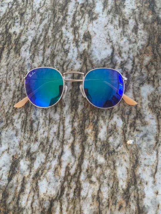Óculos de sol Ray-Ban redondos com lentes espelhadas