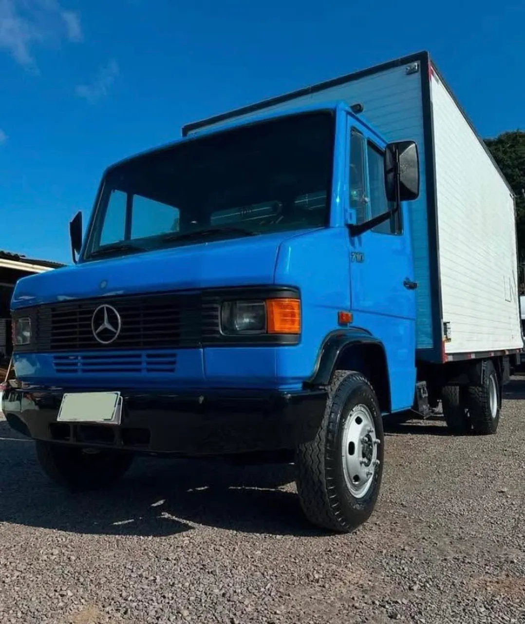 Caminhão Mercedes Benz 710 à venda 