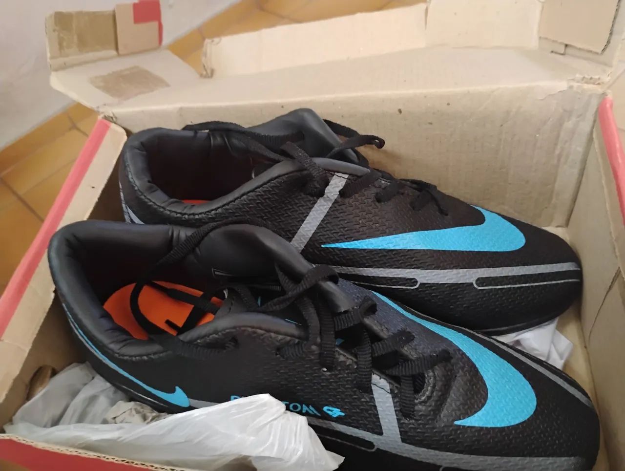 Chuteira Nike Phantom -  número 41 - Foto 4