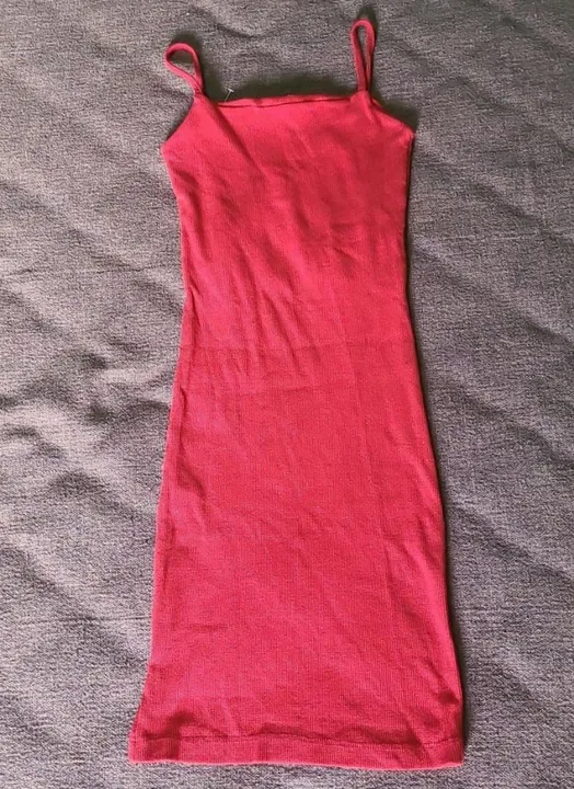 Vestido vermelho de alças finas