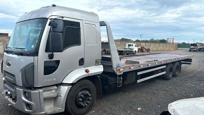 FORD CARGO 2429 TRUCK PLATAFORMA GUINCHO -ANO 2013 - Foto 4