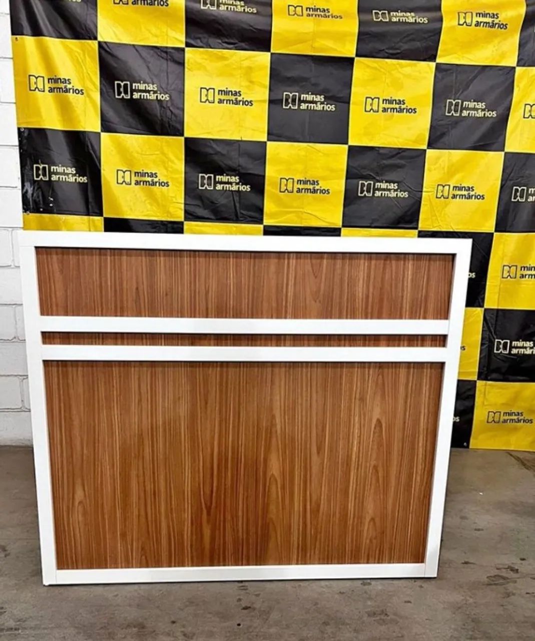Balcão recepção MDF 30mm Amadeirado com branco  120x140x40