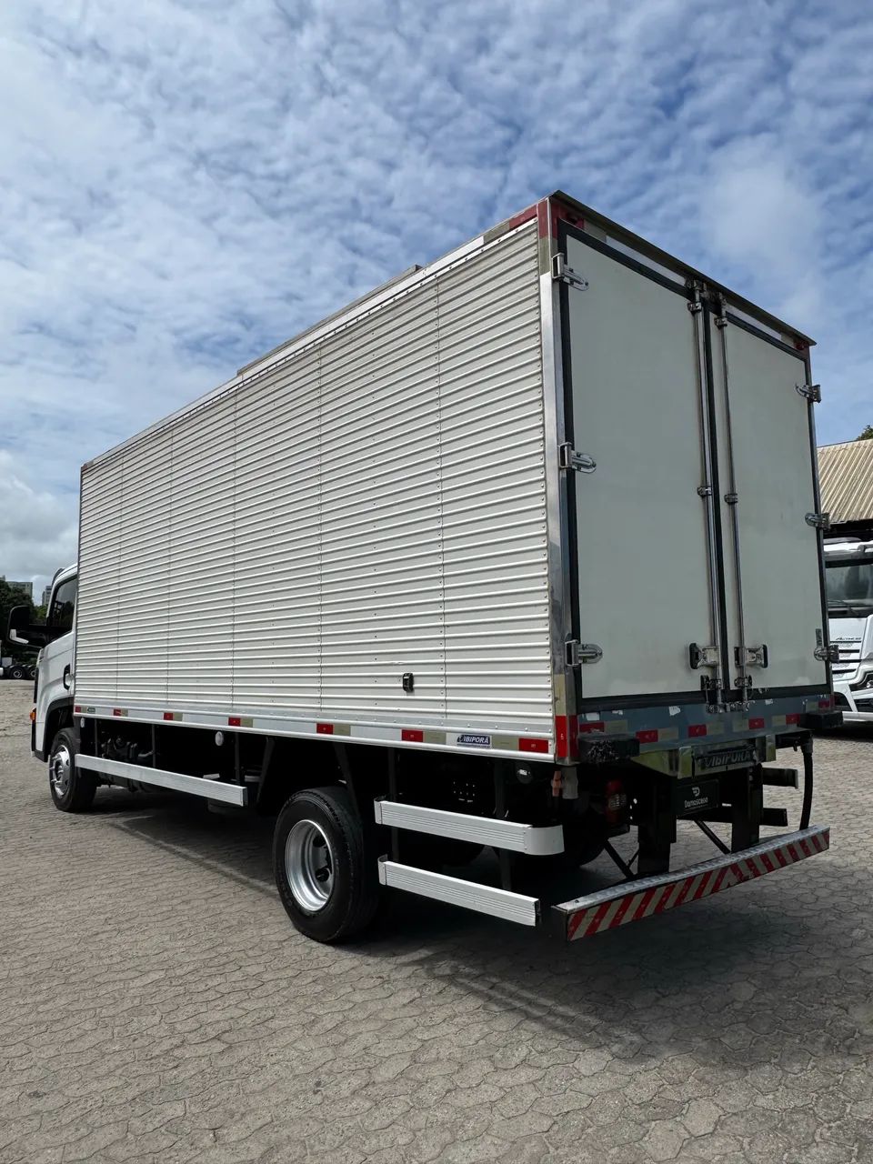 Caminhão Volkswagen Delivery 11.180 DRC 4x2 - Foto 9