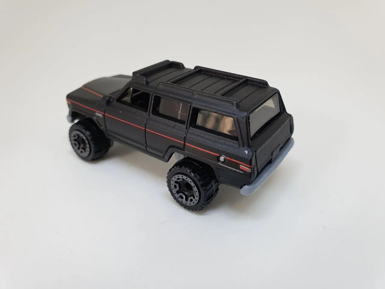 Hot Wheels Jeep Wagoneer preto - Foto 2
