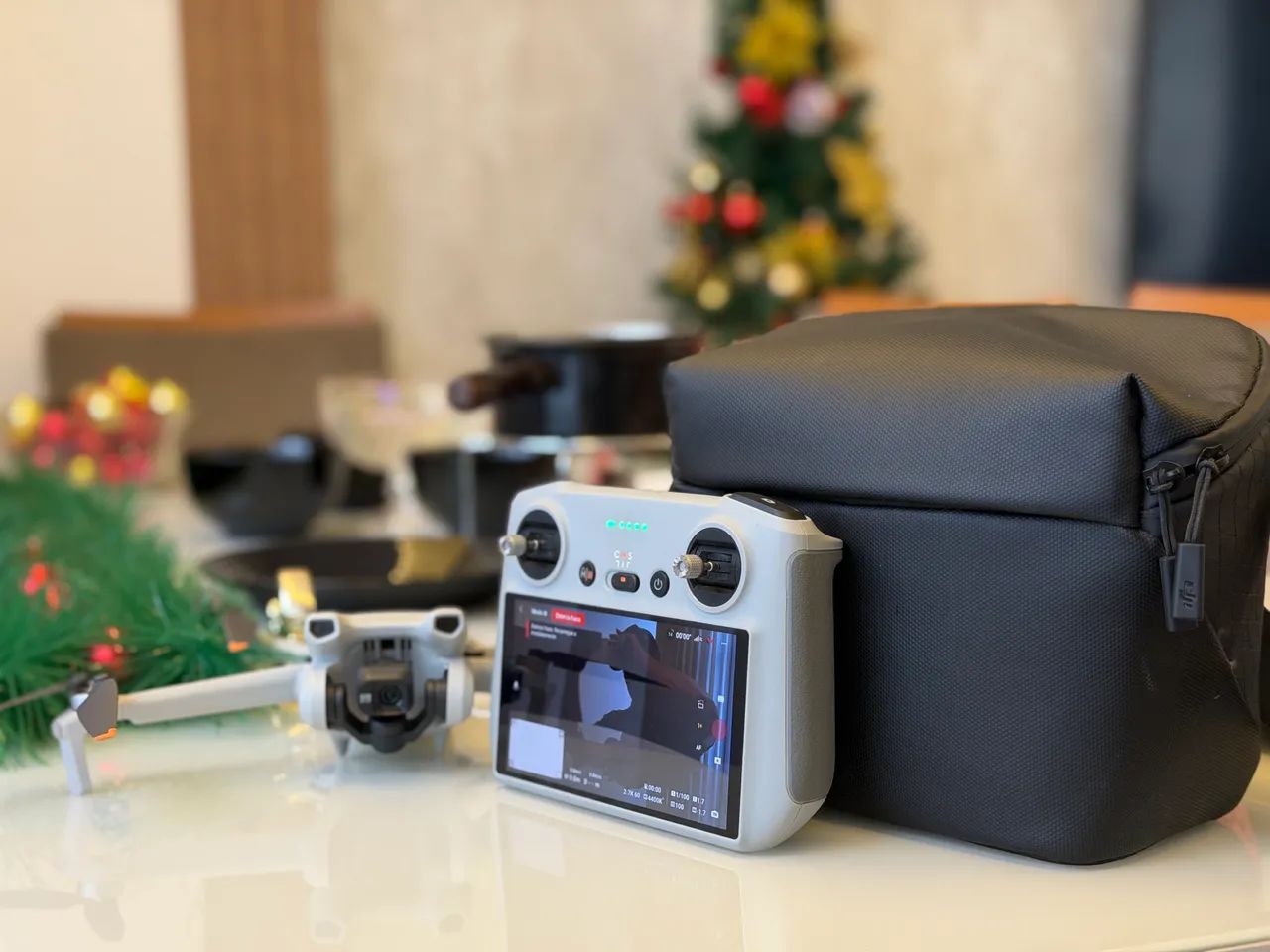 Drone DJI Mini 3 Pro Kit Completo 3 Baterias Controle com Tela Estado de Novo