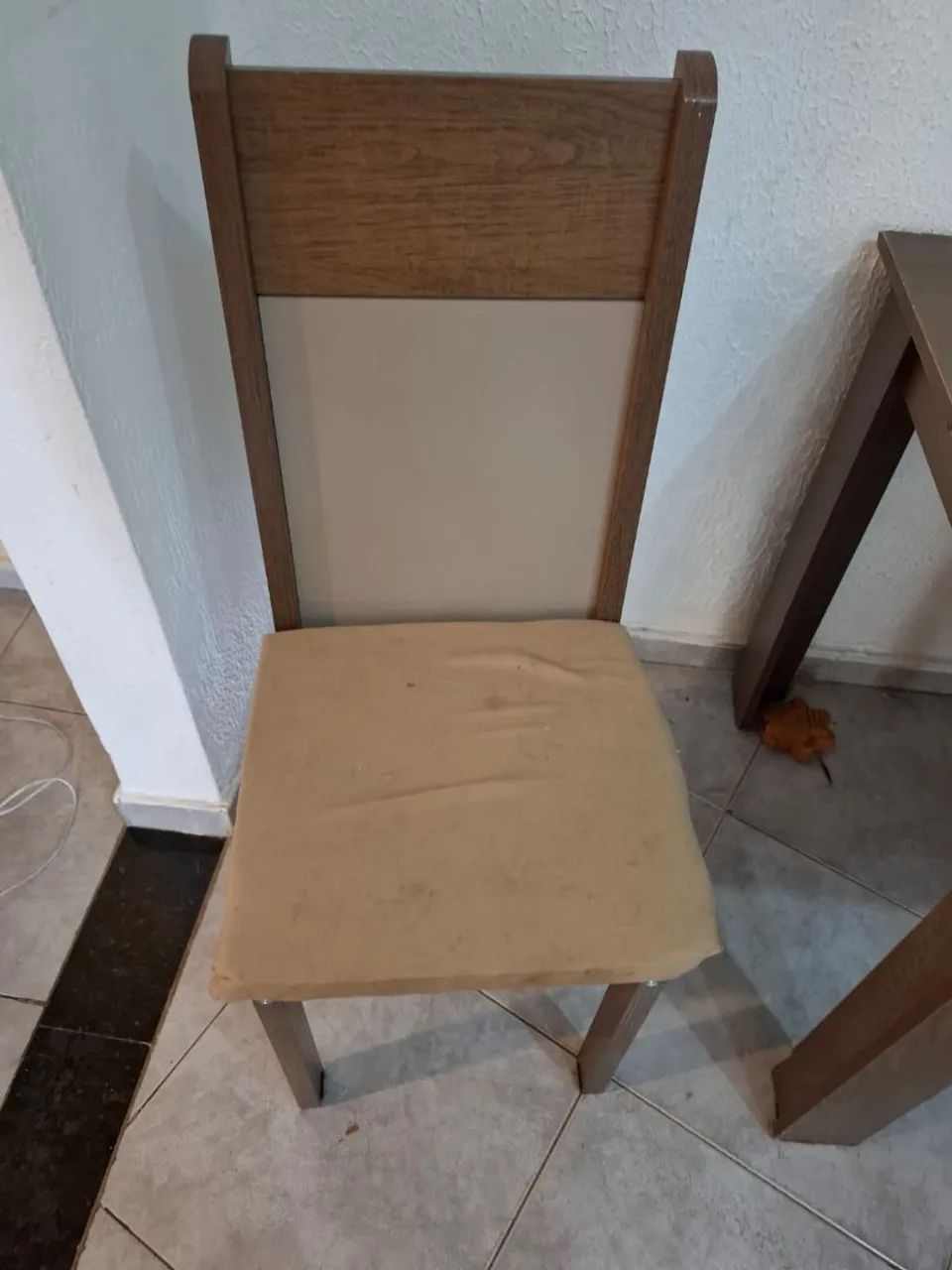 Mesa de jantar com 4 cadeiras 64374837258499123