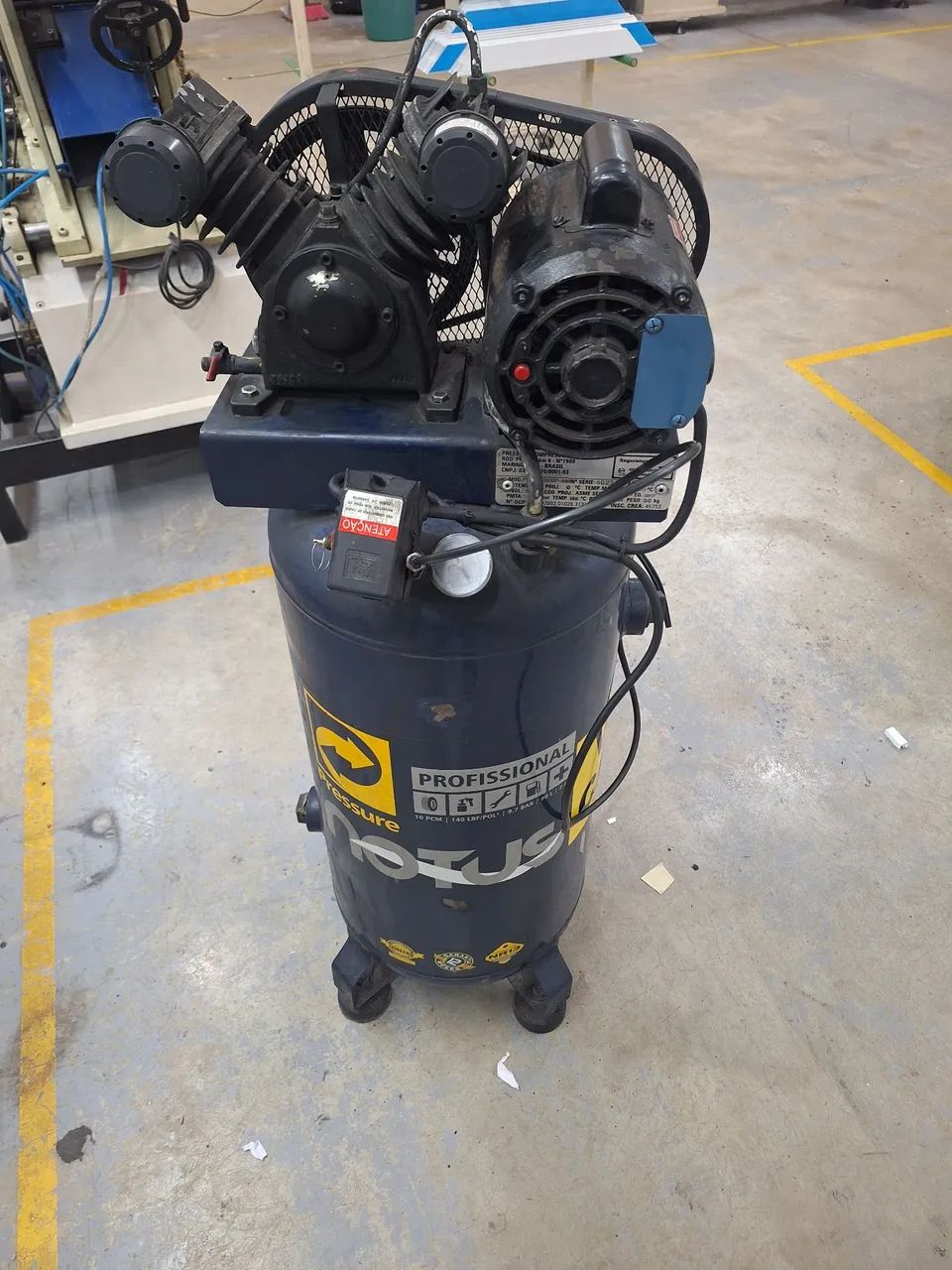 Compressor de Ar notus Profissional 10 pés _ reservatório 200l