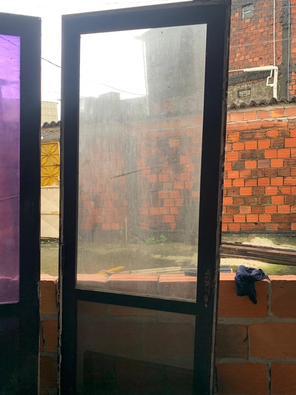 Porta de Vidro com Estrutura em Metal