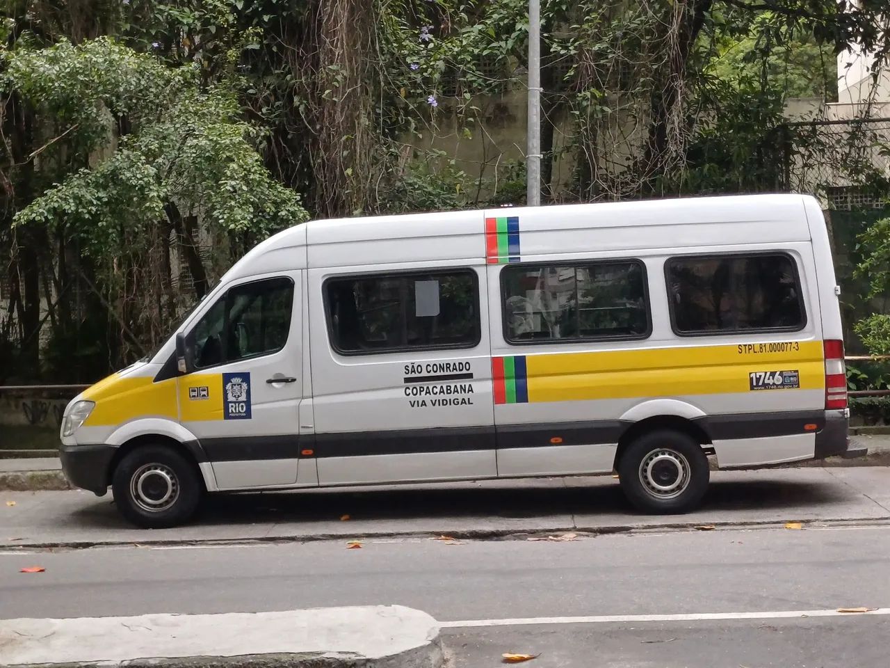 Van Branca,Mercedes, ano 2013, 20 lugares,porta automática, Rio de Janeiro - Foto 4