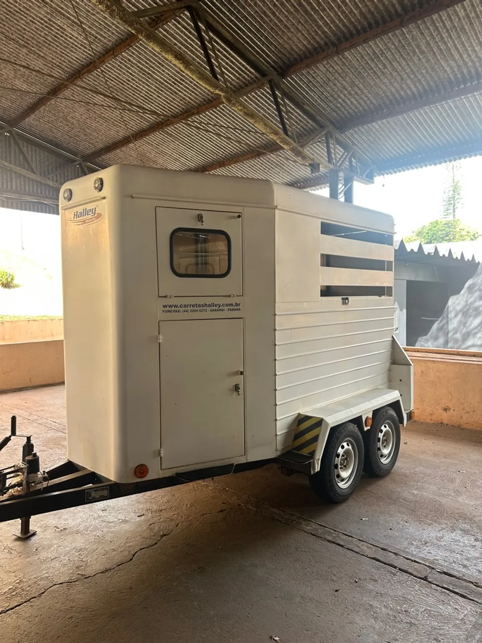 TRAILER HALLEY 2 CAVALOS
