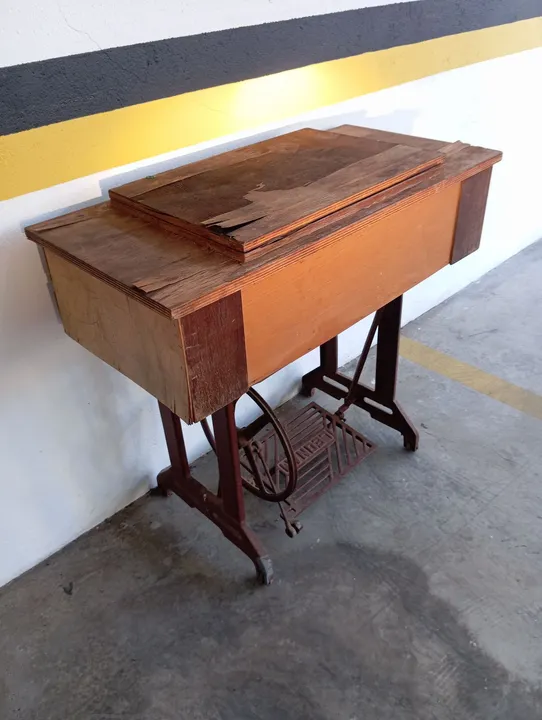 Máquina de Costura Antiga